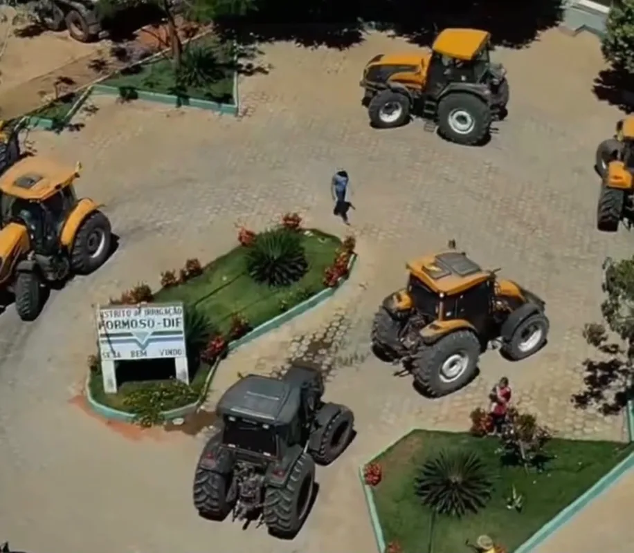 DIF recebe caravana de tratores da Valtra e destaca força da produção de banana no Perímetro Formoso